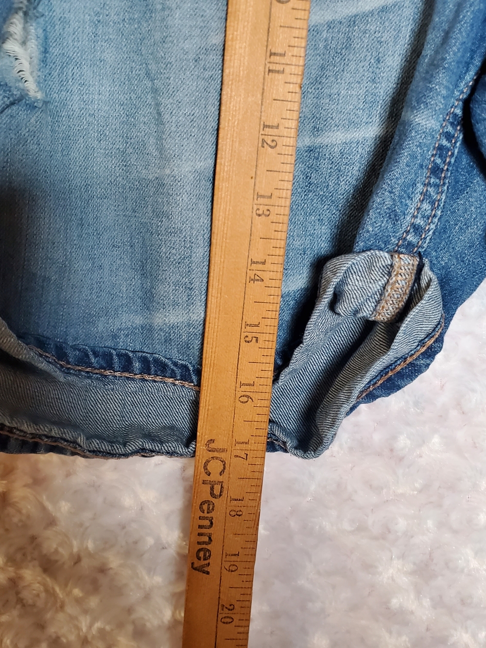 Classic Old Navy Boyfriend Denim Shorts - Light Blue Size 12 - Picture 9 of 10
